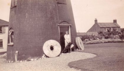 Mrs.Bell and Rock outside mill 1933